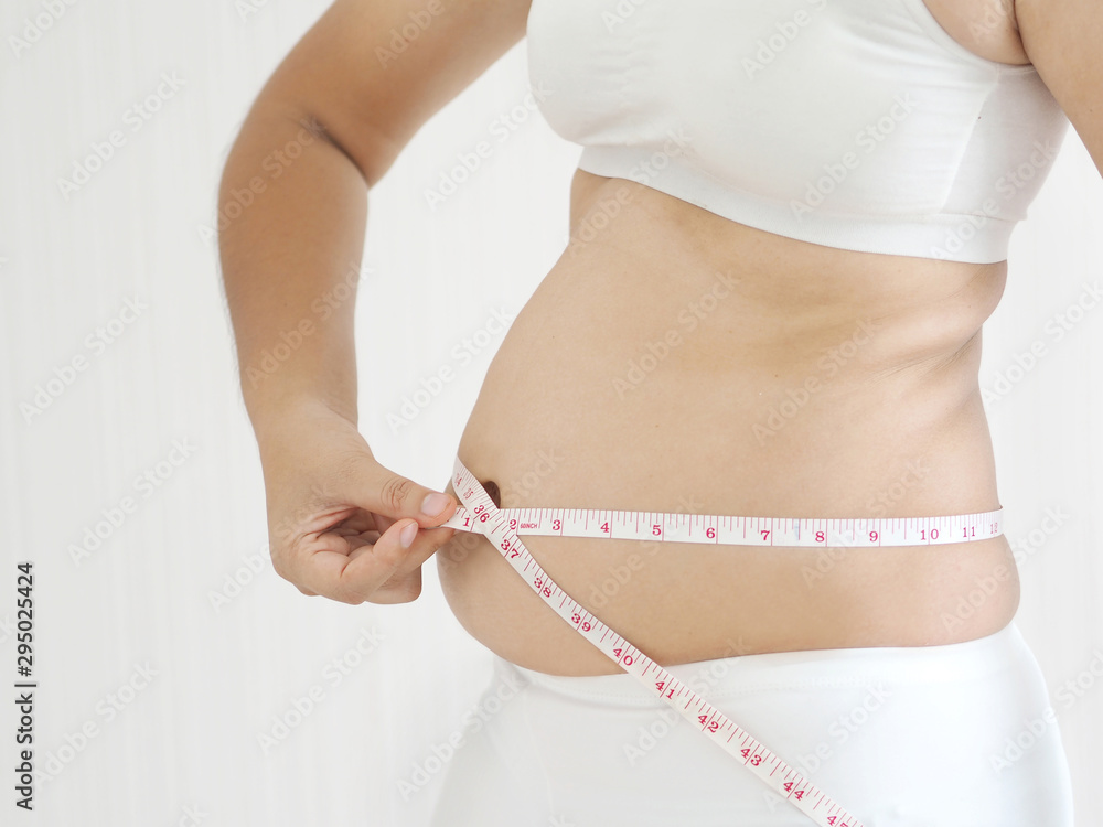 Φωτογραφία cellulite and belly fat in woman with wrapped around the belly and waist by tape