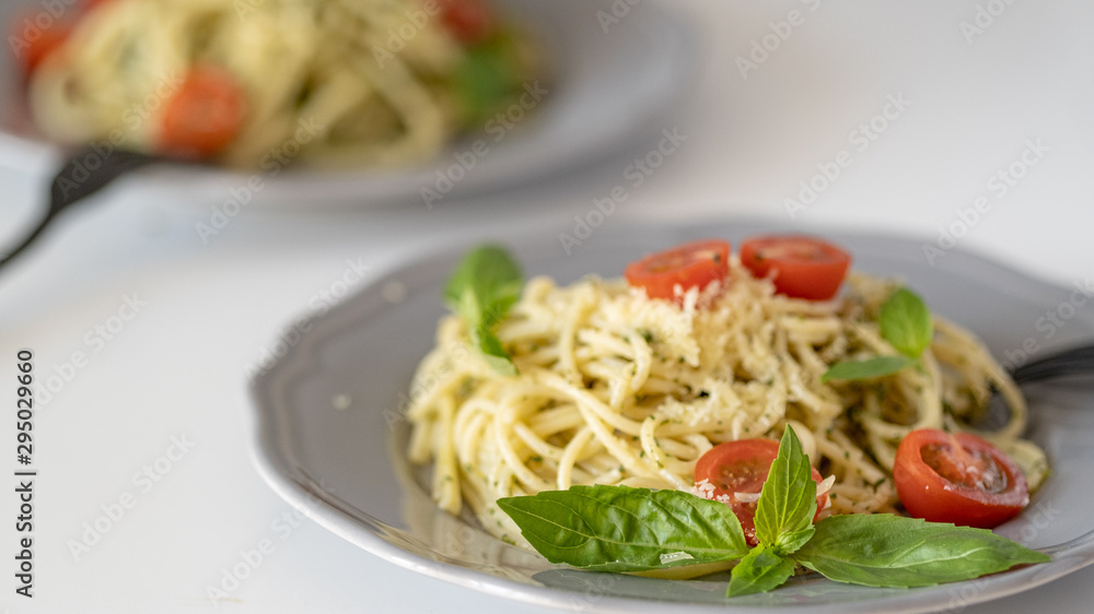 spaghetti with vegetables and pesto
