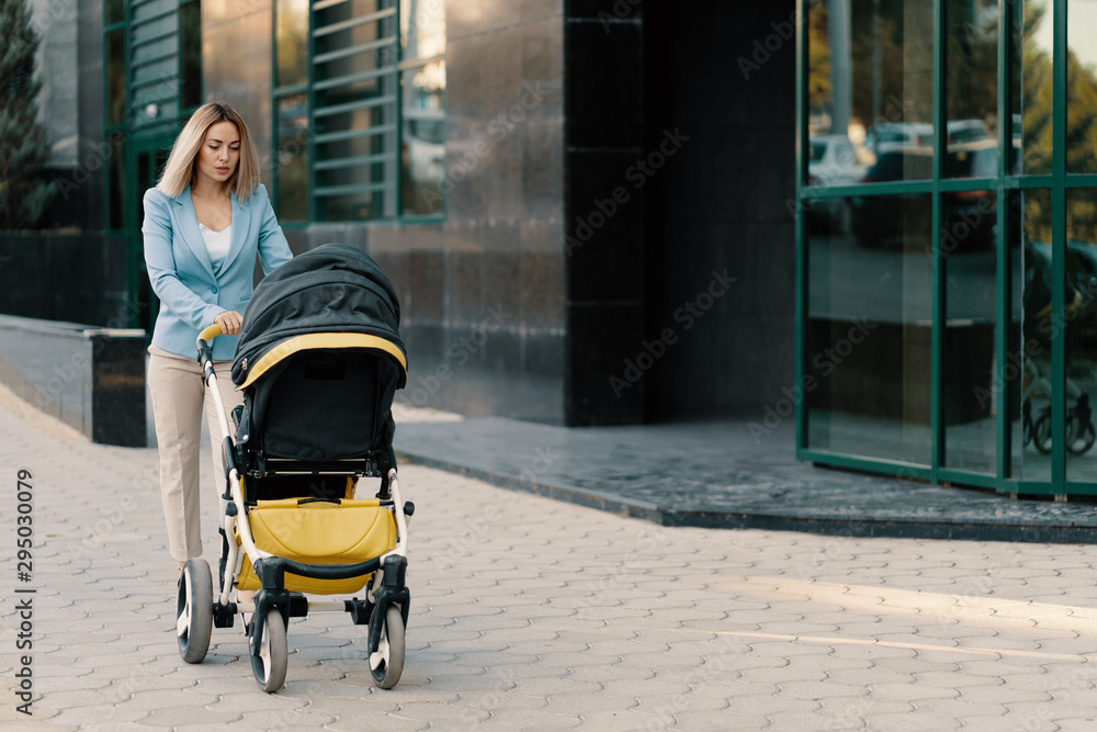 Obraz premium Portrait of a successful business woman in blue suit with baby