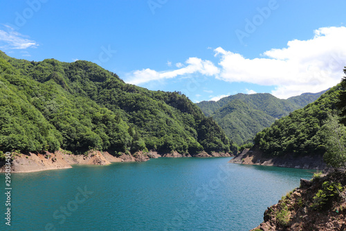 奥神流湖（群馬県上野村） © sirius