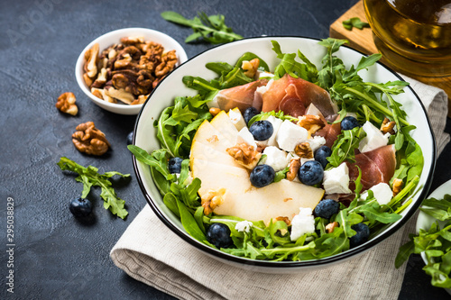 Green salad with leaves, fruit and jamon.