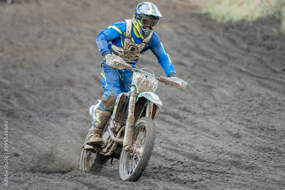 Obraz premium Motocyklista motocross