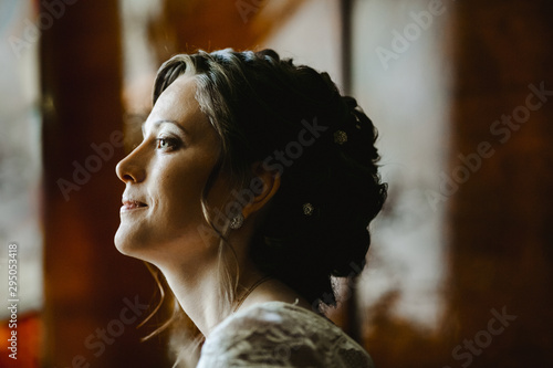Canvas Print Bride's portrait with warm light