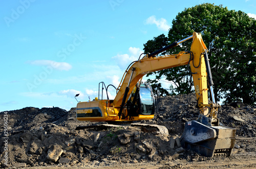 Wallpaper Mural Excavator with crusher bucket for crushing concrete. Construction waste recycling for construction mix. Sifting and grinding bucket for the separation of concrete into fractions of higher quality. Torontodigital.ca