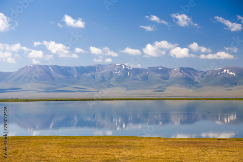 Fototapeta Naklejka Na Ścianę i Meble -  Song Kol lake in Kyrgyzstan with mountains reflection in water.