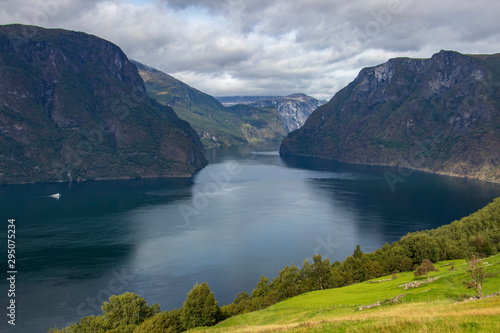 Aurlandsfjord in Norwegen © memory87