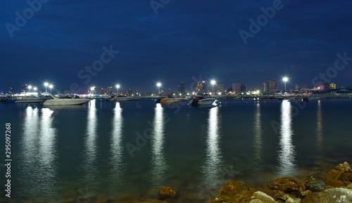  Pattaya Pier at night Is a beautiful tourist destination With many ships waiting Tourist service