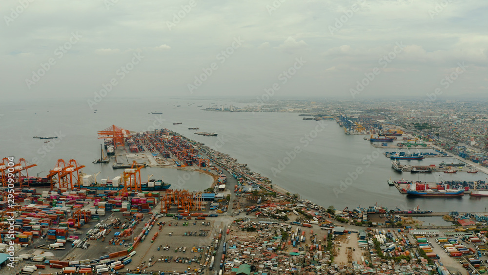 Obraz premium Sea port with container terminal top view in the city of Manila. Largest cargo port. modern harbor and global trade background ,Philippines.
