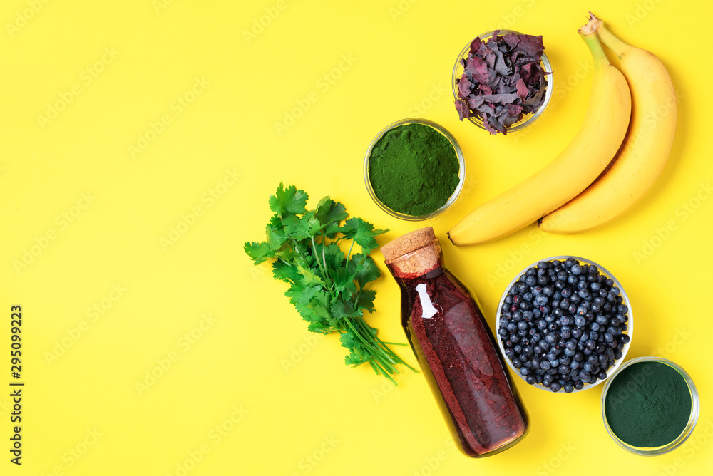 Blueberries, bilberry, barley grass, spirulina, orange juice, dulse