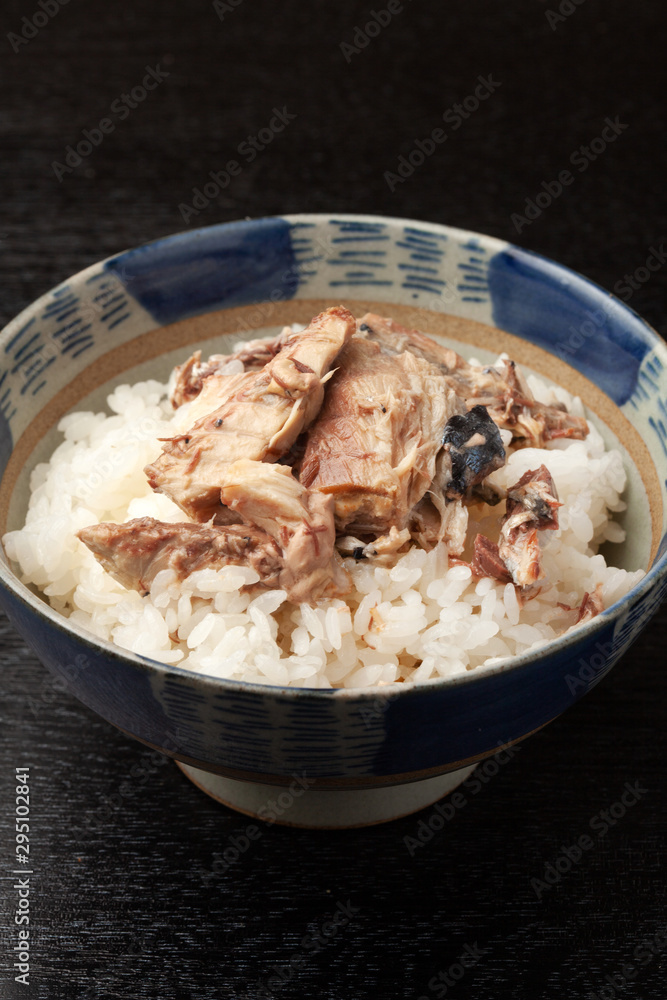 鯖の水煮をのせたご飯 鯖の水煮をのせたご飯