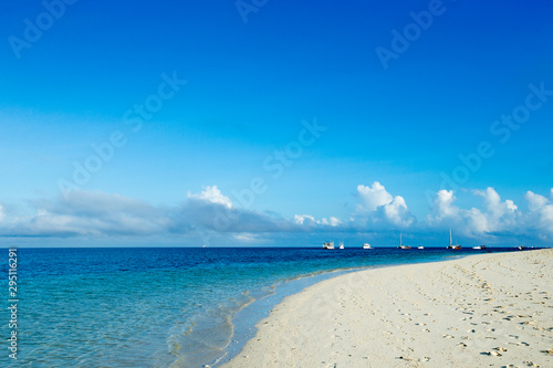 Beautiful sky and blue sea . tropical beach © photolink