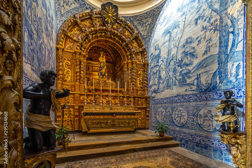 Azulejos decoration inside the Sé Catedral de Santa Maria, Faro, Algarve, Portugal