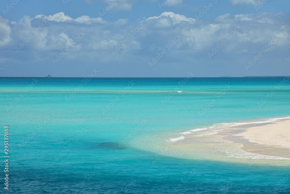 Fototapeta premium Channel between Ouvea and Mouli Islands flowing into Ouvea Lagoon, Loyalty Islands, New Caledonia