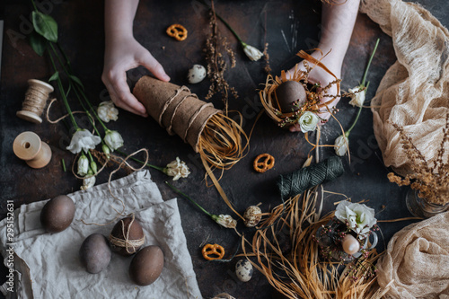 Decorating Easter eggs in a rustic style