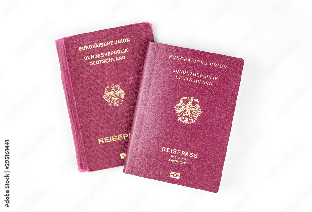 Alter und neuer Reisepass für deutsche Staatsbürger Alter und neuer Reisepass für deutsche Staatsbürger