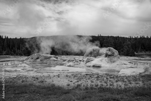 Fototapet Geothermal feature at old faithful area at Yellowstone National Park (USA)