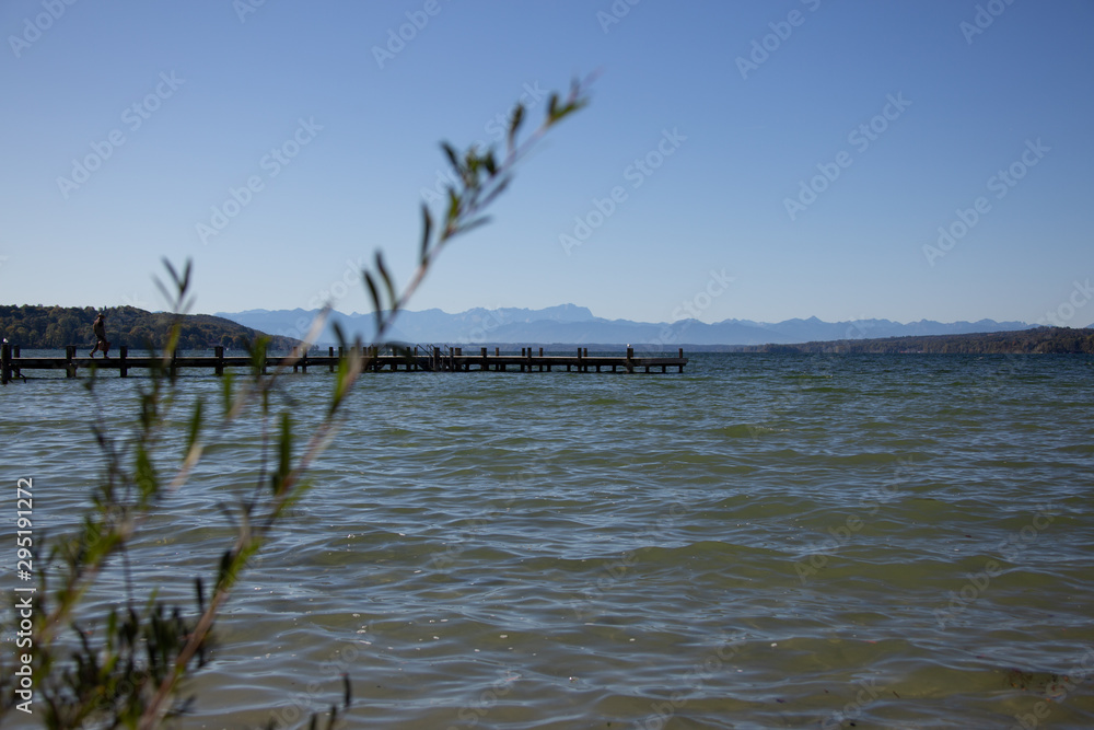 Starnberger See mit Bergblick