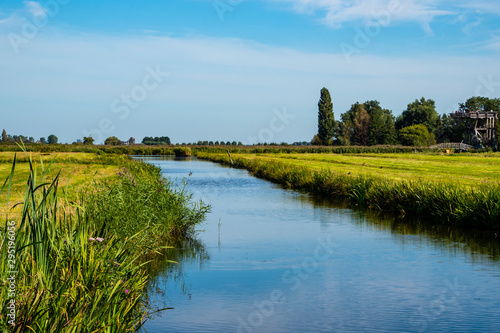 Foto Typical Dutch polder landscape near Zaandam, Nord Holland.