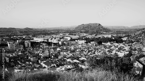 Fotografía en blanco y negro desde lo alto de Xátiva