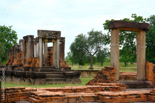 Moung-Kheak castle is Khmer architecture art in Khmer civilization period about Buddhist century 15-16, Nakhon-rat-cha-sima province Thailand.