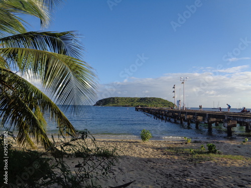 Muelle en playa de Vieques, Puerto Rico