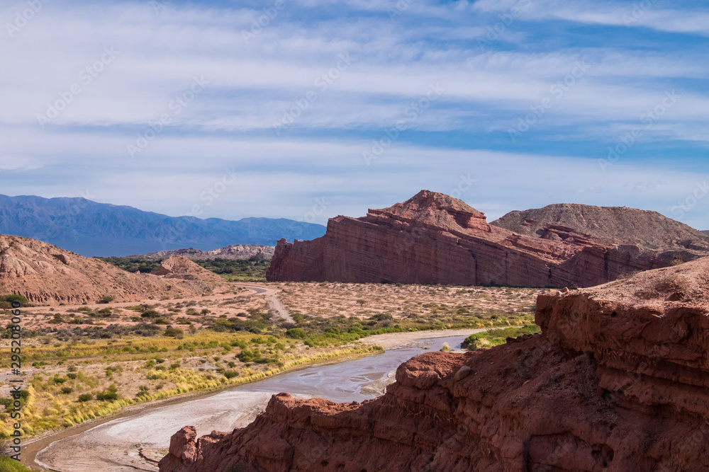 Fototapeta premium Montañas y valles del norte de Argentina Sur América
