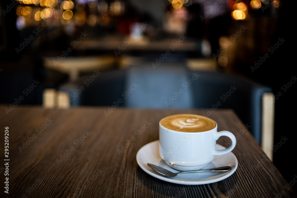 Fototapeta kawa latte art w kawiarni