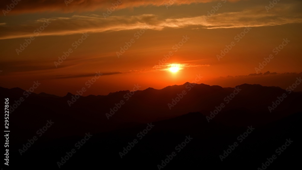 Obraz premium 大台ケ原山でみた幻想的な夕焼けの情景