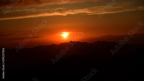 大台ケ原山でみた幻想的な夕焼けの情景