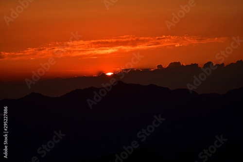 大台ケ原山でみた幻想的な夕焼けの情景