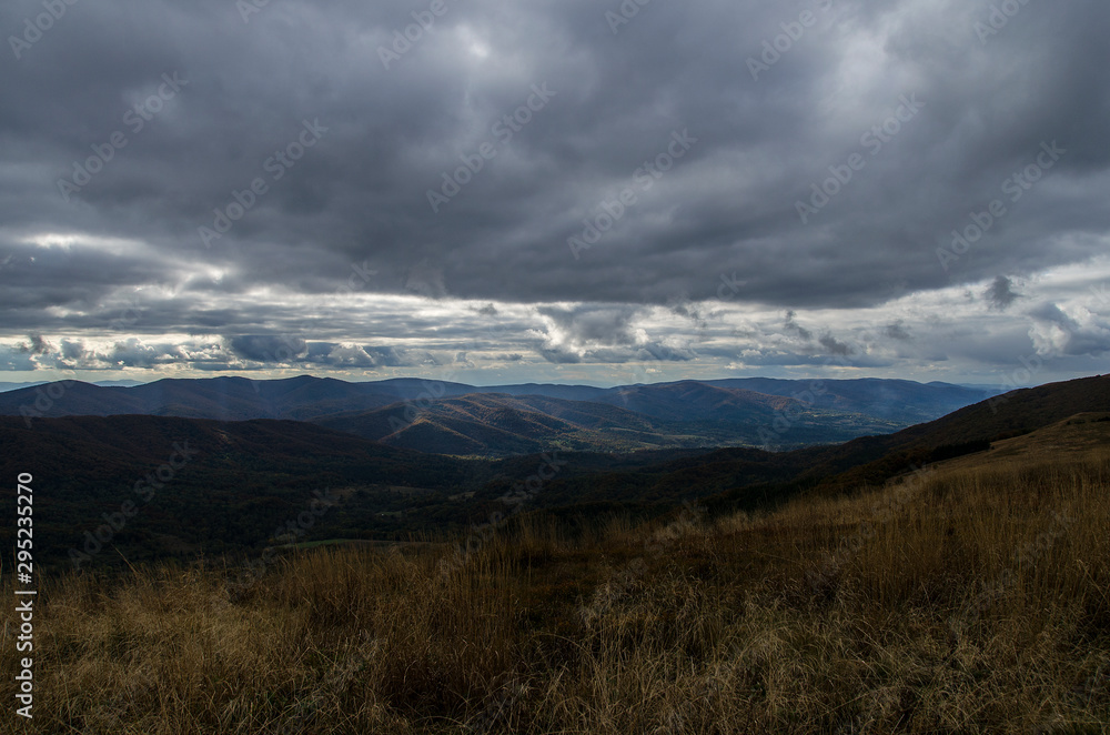 Panorama z połoniny Wetlińskiej Bieszczady Panorama z połoniny Wetlińskiej Bieszczady