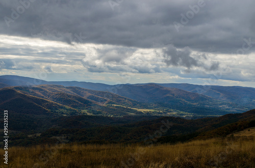 Fototapeta Naklejka Na Ścianę i Meble -  Panorama z połoniny Wetlińskiej Bieszczady