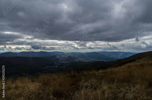 Fototapeta Naklejka Na Ścianę i Meble -  Panorama z połoniny Wetlińskiej Bieszczady
