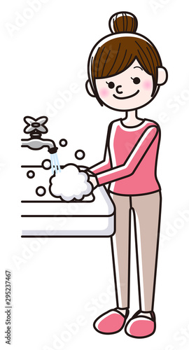 手を洗う女性