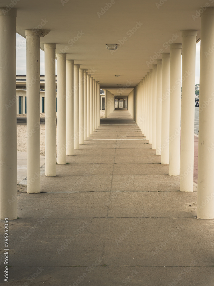 Couloir à colonnes