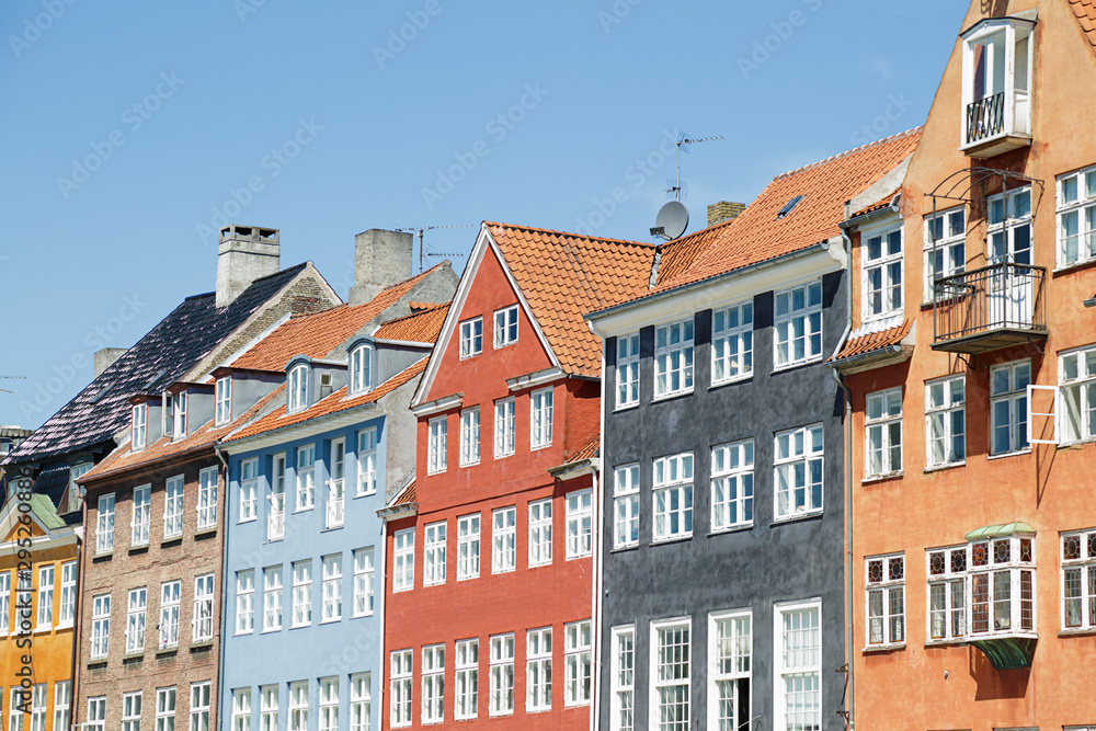 Fototapeta premium Colourful facades along the Nyhavn Canal in Copenhagen, Denmark