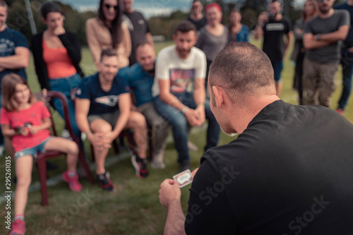 Bild auf Leinwand Personne qui raconte une histoire