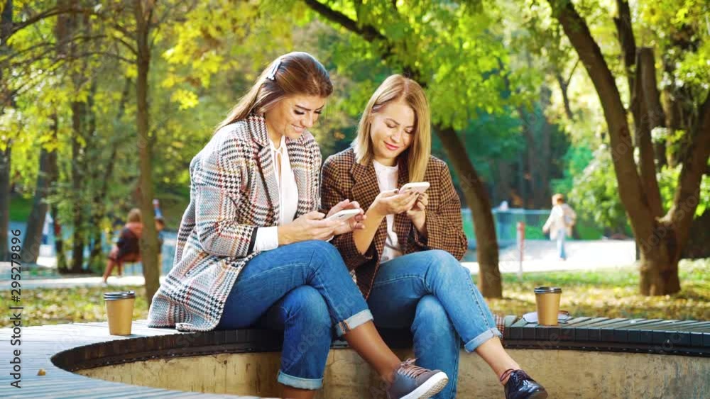 Bloggers using smartphones for promoting services and goods in social media Bloggers using smartphones for promoting services and goods in social media