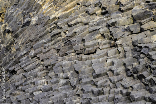 forme geologiche sulla spiaggia nera Reynisfjara beach - Islanda 