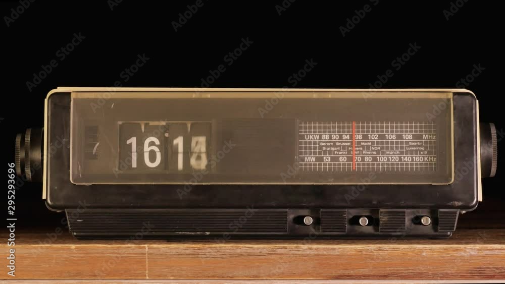 Retro Design Alarm Clock timelapsing the time Retro Design Alarm Clock timelapsing the time