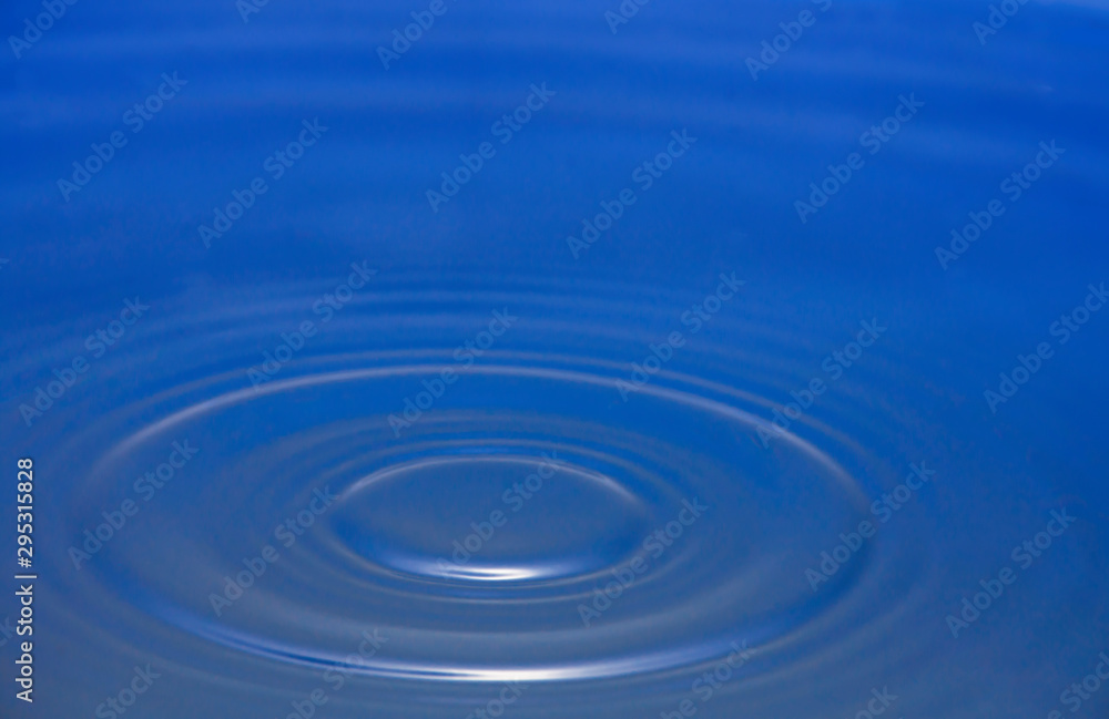 Circular wave of water droplets Circular wave of water droplets