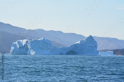 Titel: Disko Bay, Greenland - July - boat trip in the morning over the arctic sea - cold and fresh air and big beautiful icebergs, quiet moments in a wonderful nature