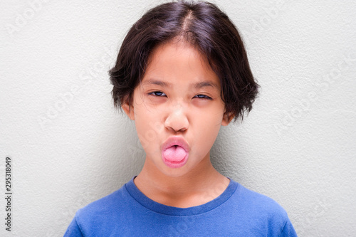 Foto Thai Girl Show Tongue
