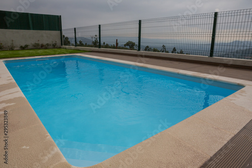 swimming pool blue water © Rui Vale de Sousa
