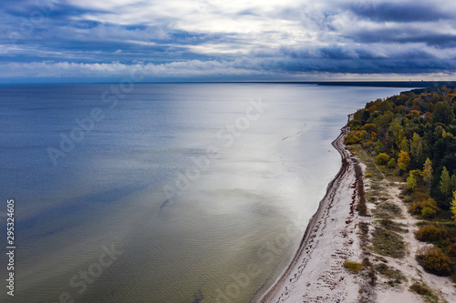 Fototapeta Naklejka Na Ścianę i Meble -  Coast of gulf of Riga, Baltic sea in still autumn day.