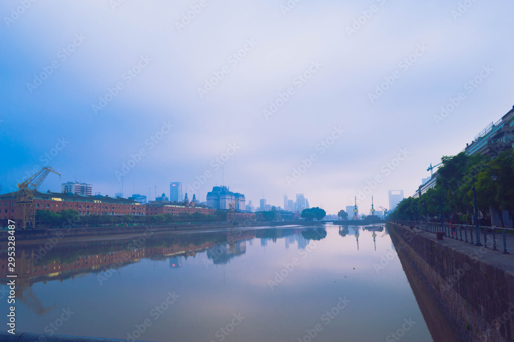  landscape in 24 mm, gray morning in the city