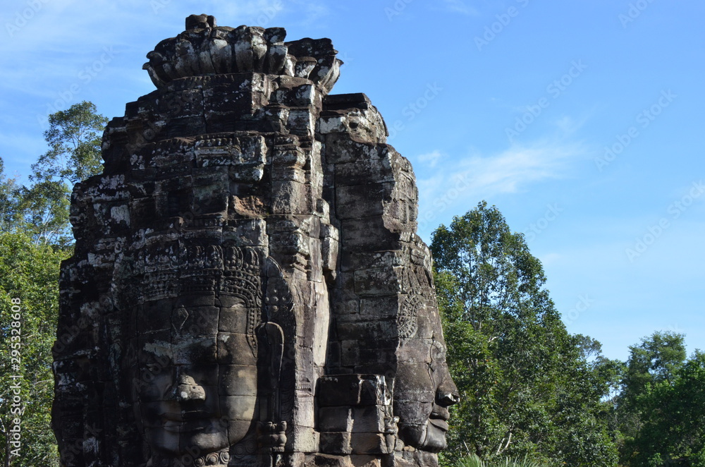 Angkor Wat Portaits gegen den blauen Himmel