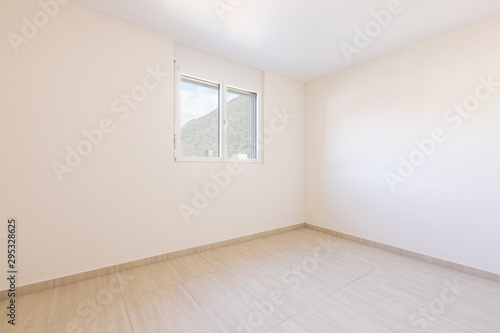 Empty room with white walls and traverti floors