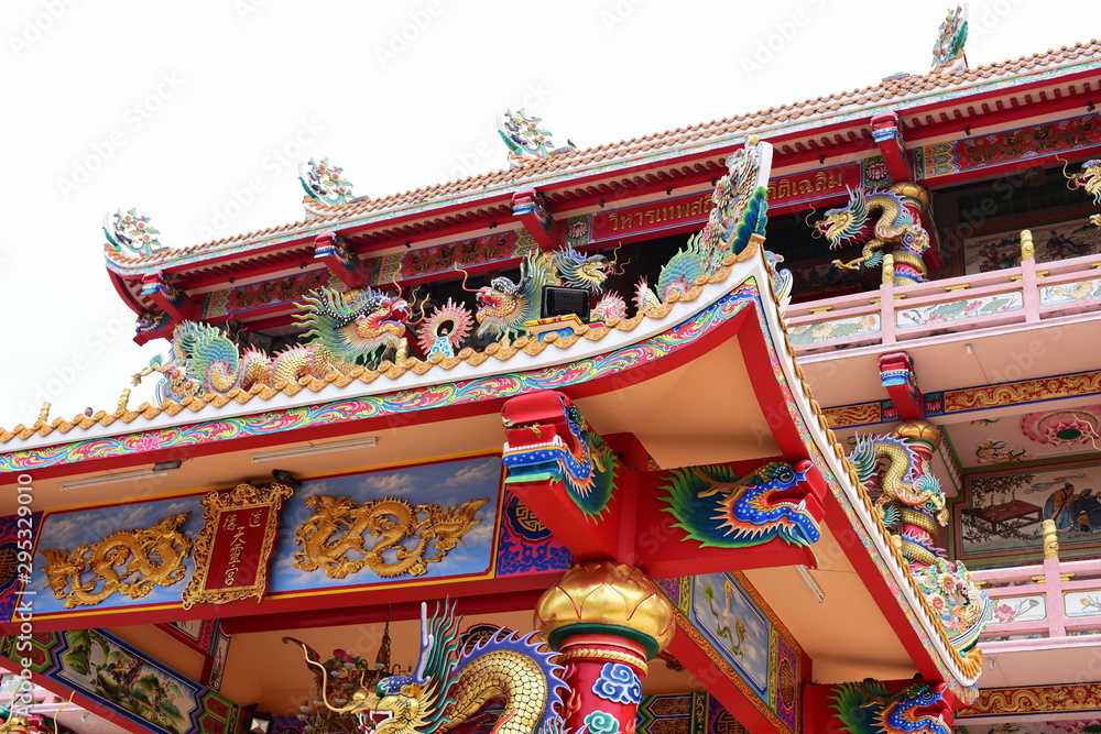 Fototapeta premium Chinese style. Is a tourist attraction for tourists to pay homage to Chinese gods in Chonburi, Thailand