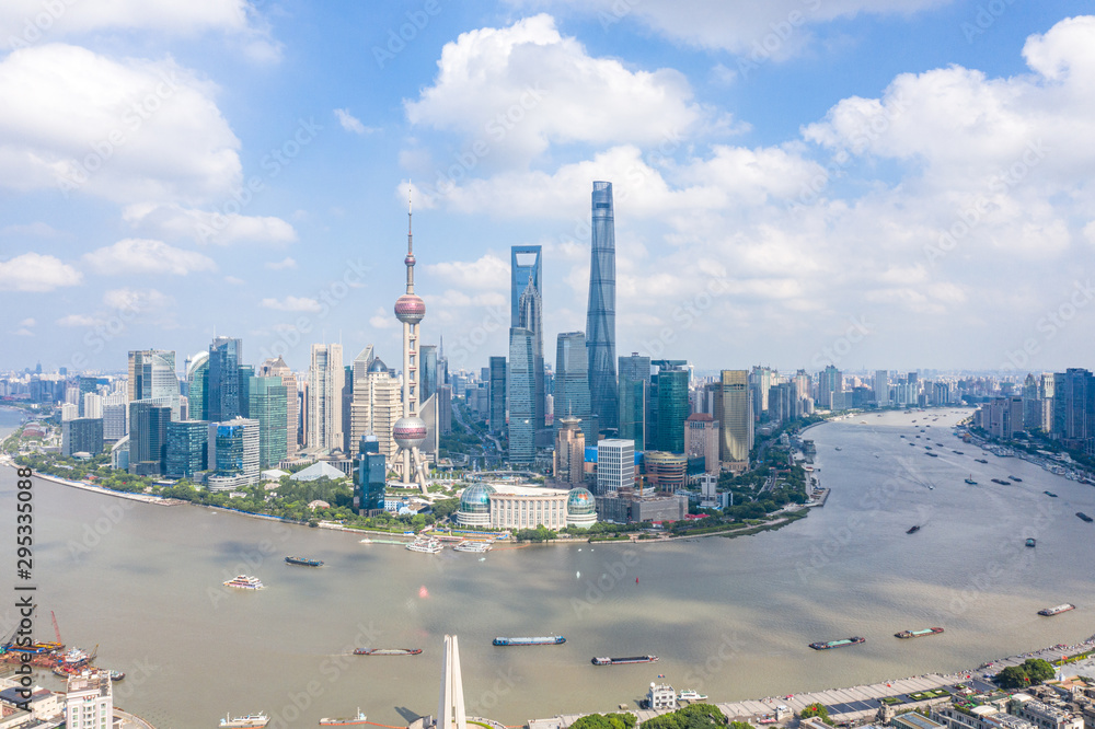 Naklejka premium city skyline in shanghai china